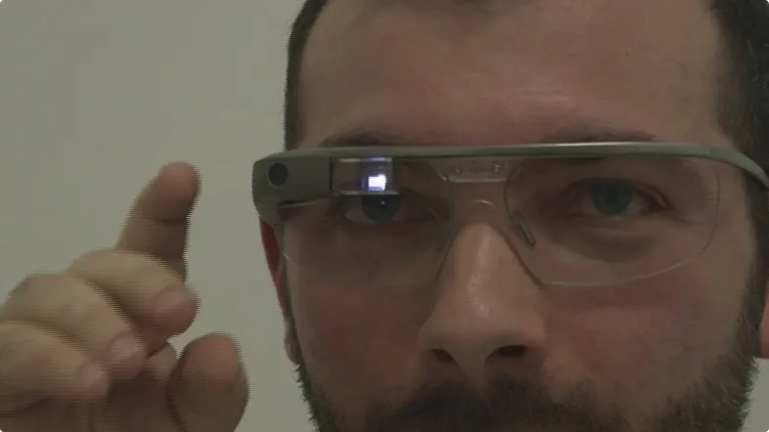 Matteo indossa i Google Glass nel 2014